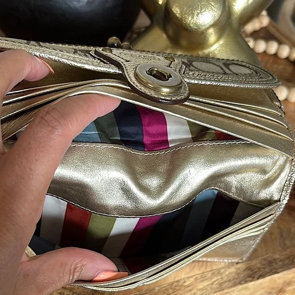 ❌❌SOLD❌❌💳💛VTG COACH Legacy Gigi Kisslock Wallet 💛💳 - Picture 10 of 14